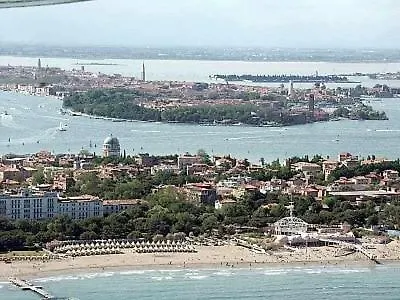 3 Amazing Sea View Beachfront Flat Blue شقة البندقية-ليدو